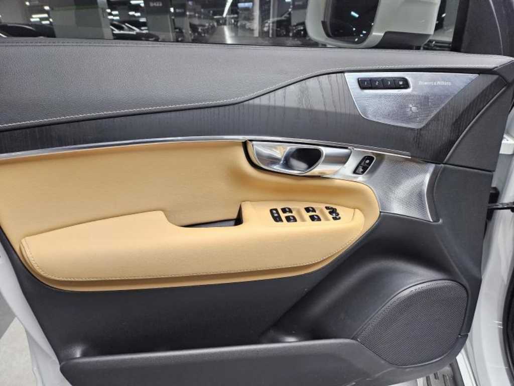 Volvo XC90 — photo 13