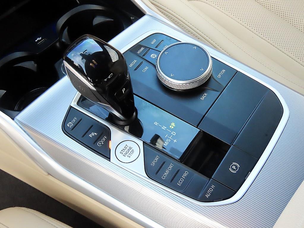 BMW 3-Series — photo 11