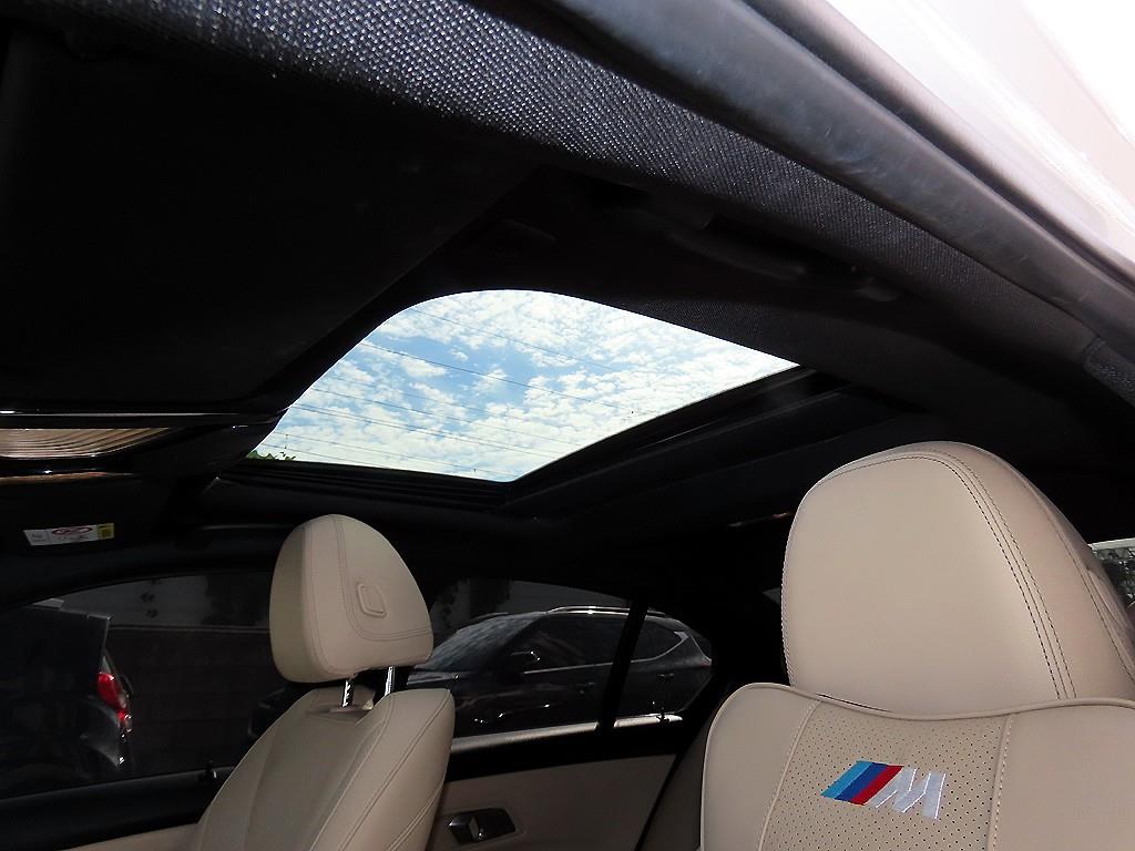 BMW 3-Series — photo 18