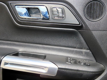 Ford Mustang — photo 11
