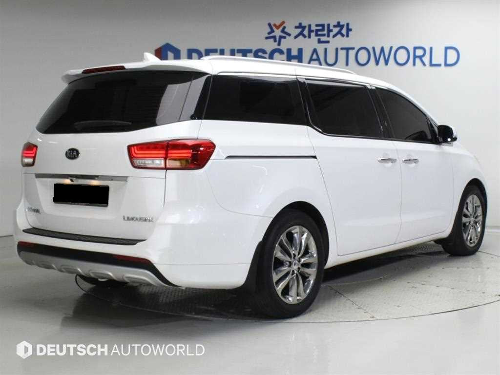 Kia Carnival — photo 02