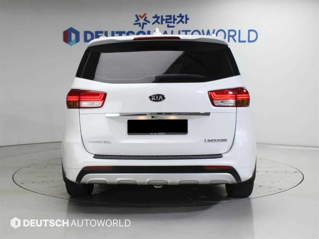 Kia Carnival — photo 04