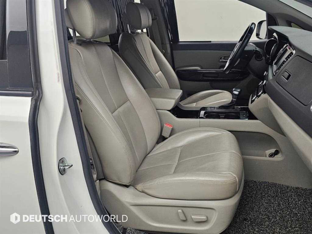 Kia Carnival — photo 10