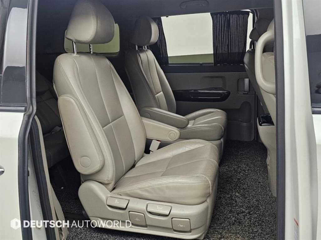 Kia Carnival — photo 12