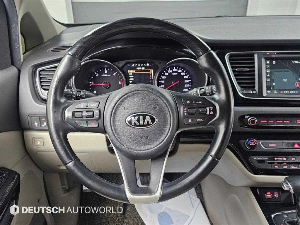 Kia Carnival — photo 13