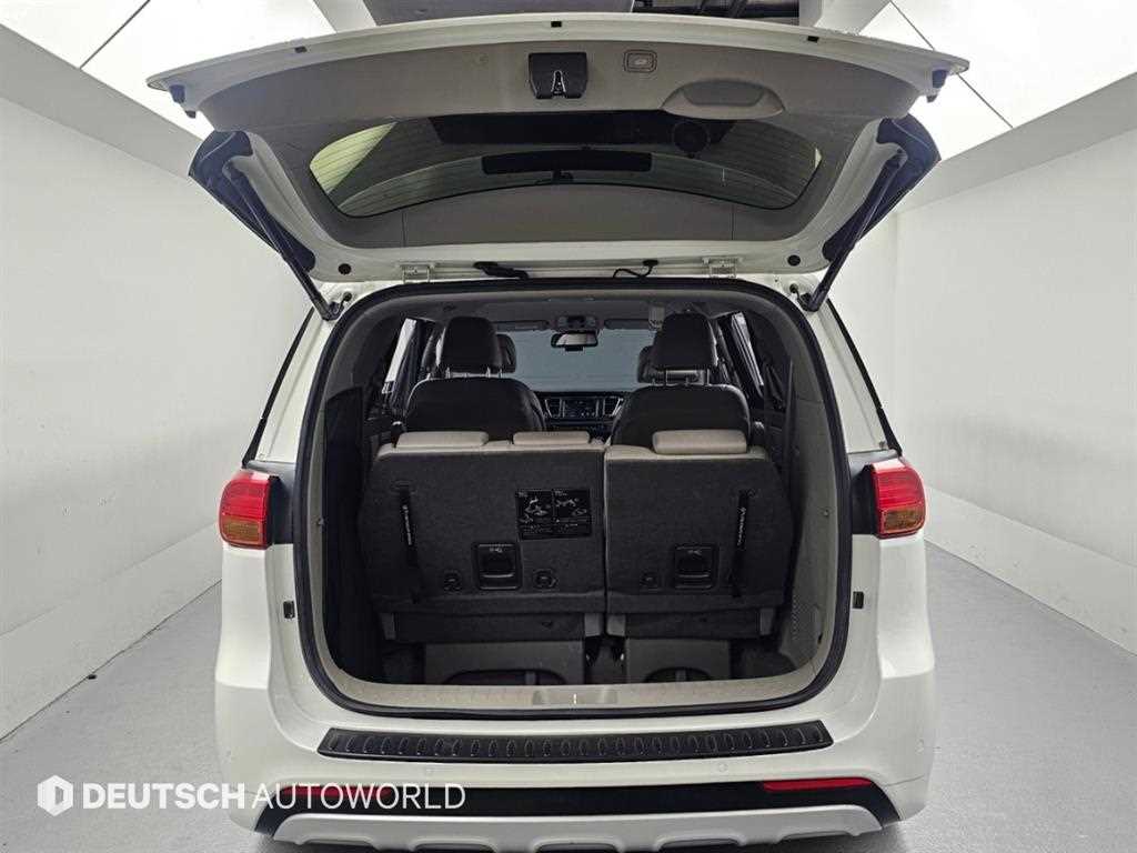 Kia Carnival — photo 19