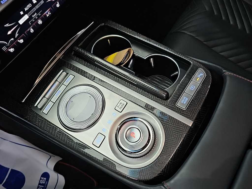 Genesis G80 — photo 08
