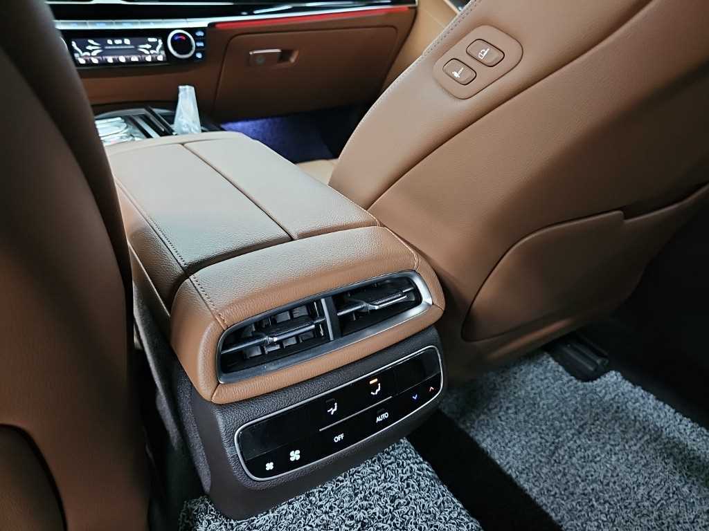 Genesis G80 — photo 13
