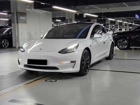 Tesla Model 3 — photo 01