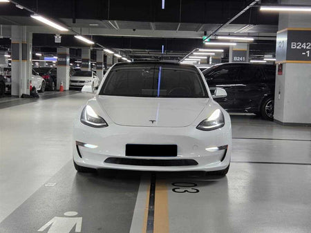 Tesla Model 3 — photo 03