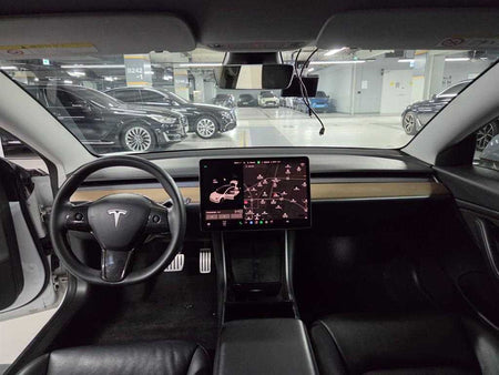 Tesla Model 3 — photo 10