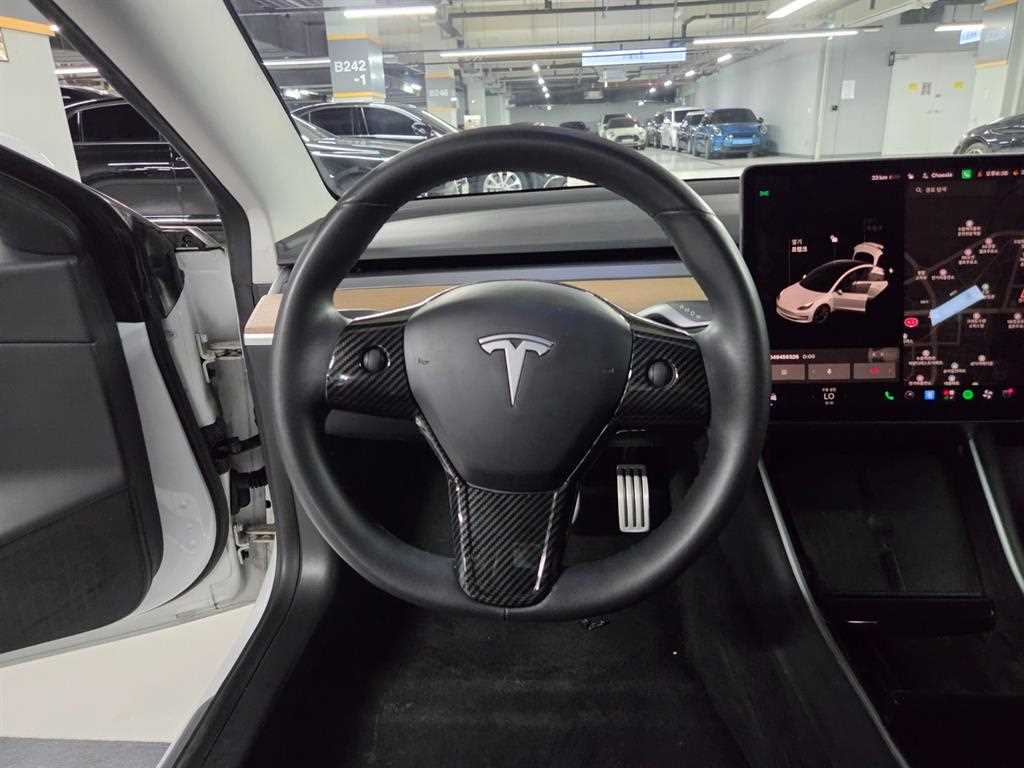 Tesla Model 3 — photo 11