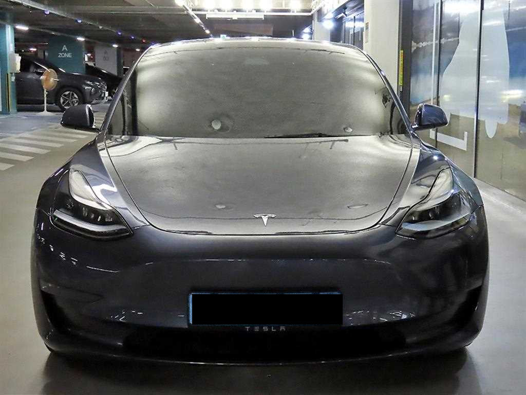 Tesla Model 3 — photo 02