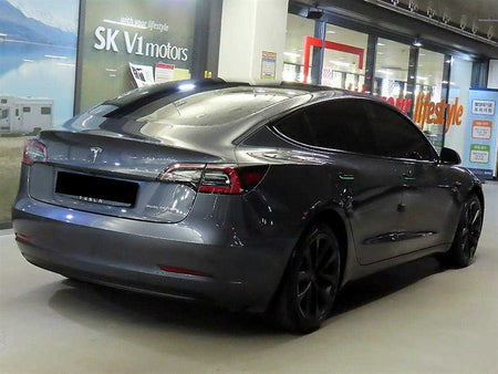 Tesla Model 3 — photo 04