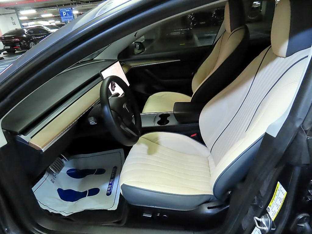 Tesla Model 3 — photo 06
