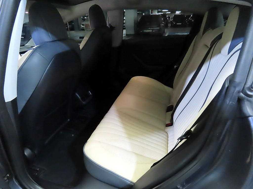 Tesla Model 3 — photo 07