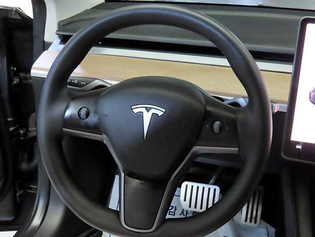 Tesla Model 3 — photo 08