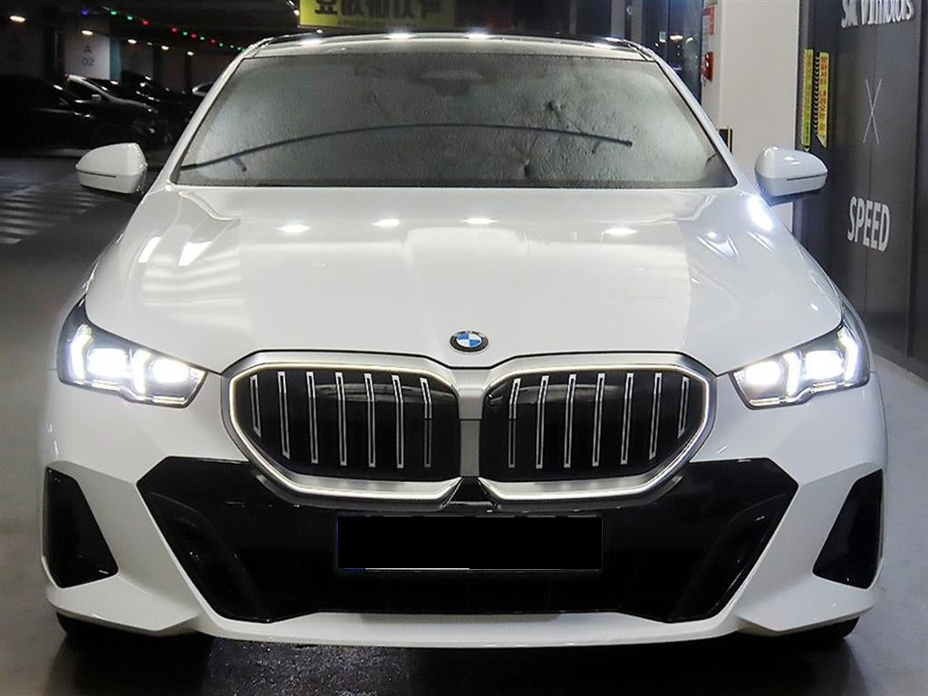 BMW 5-Series — photo 02