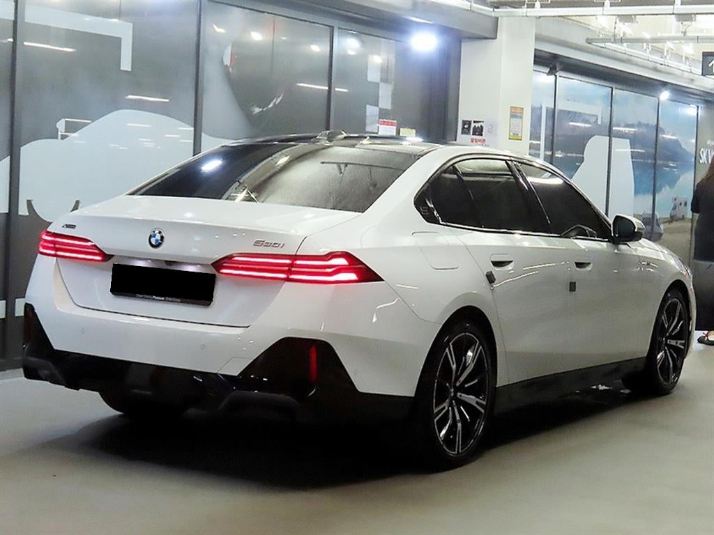 BMW 5-Series — photo 04