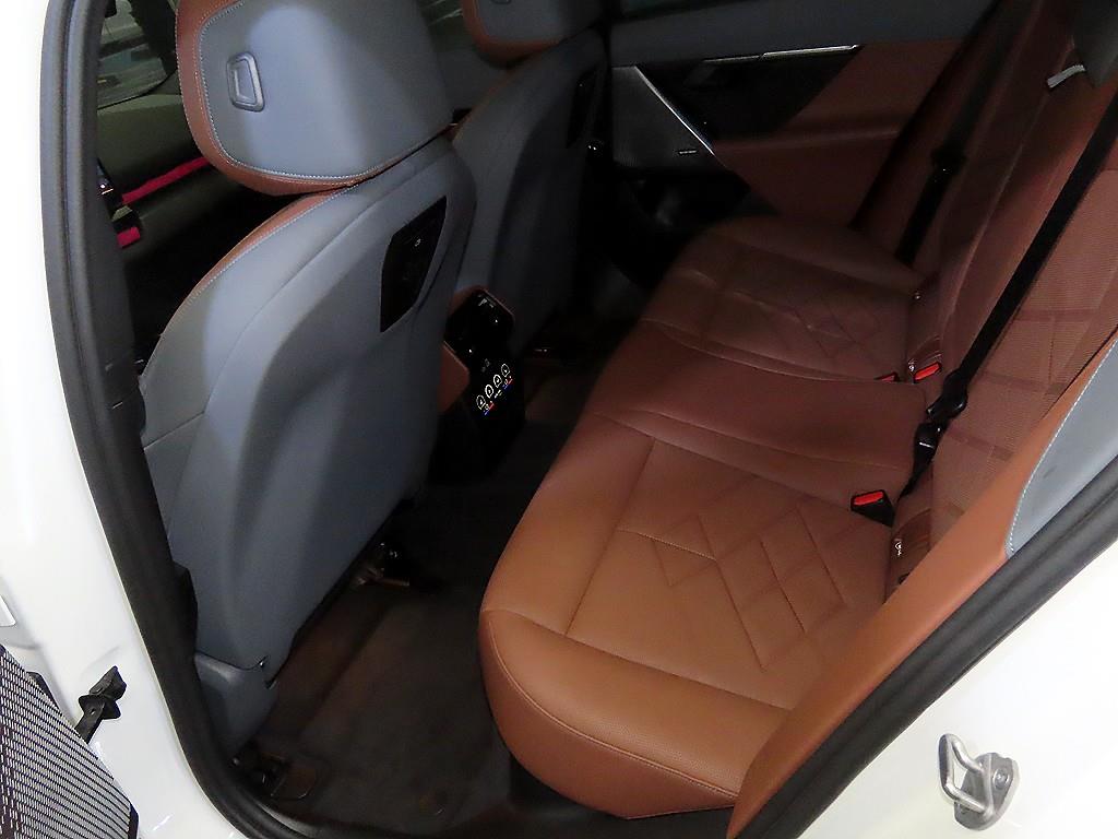 BMW 5-Series — photo 07