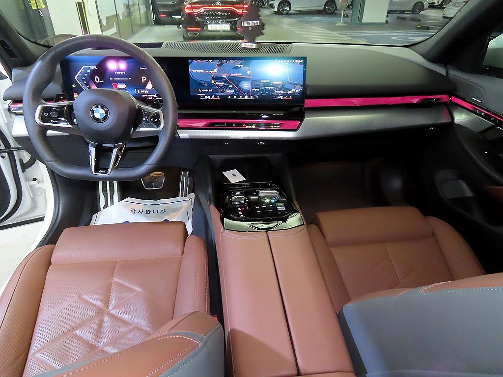 BMW 5-Series — photo 10