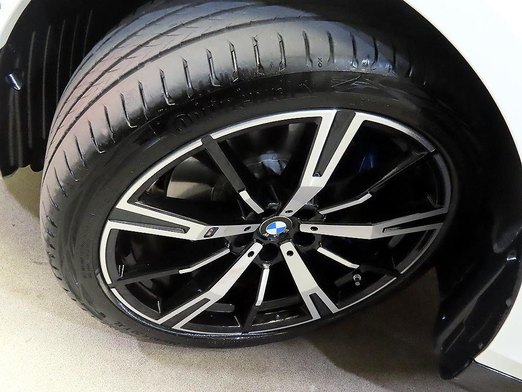BMW 5-Series — photo 20