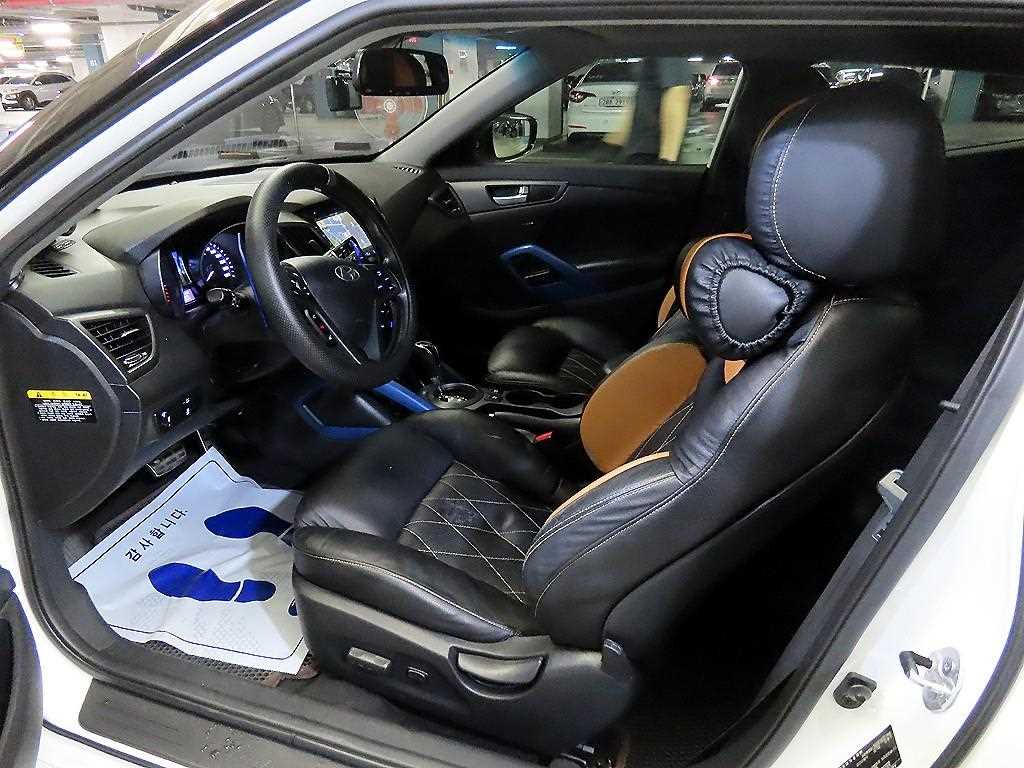 Hyundai Veloster — photo 06