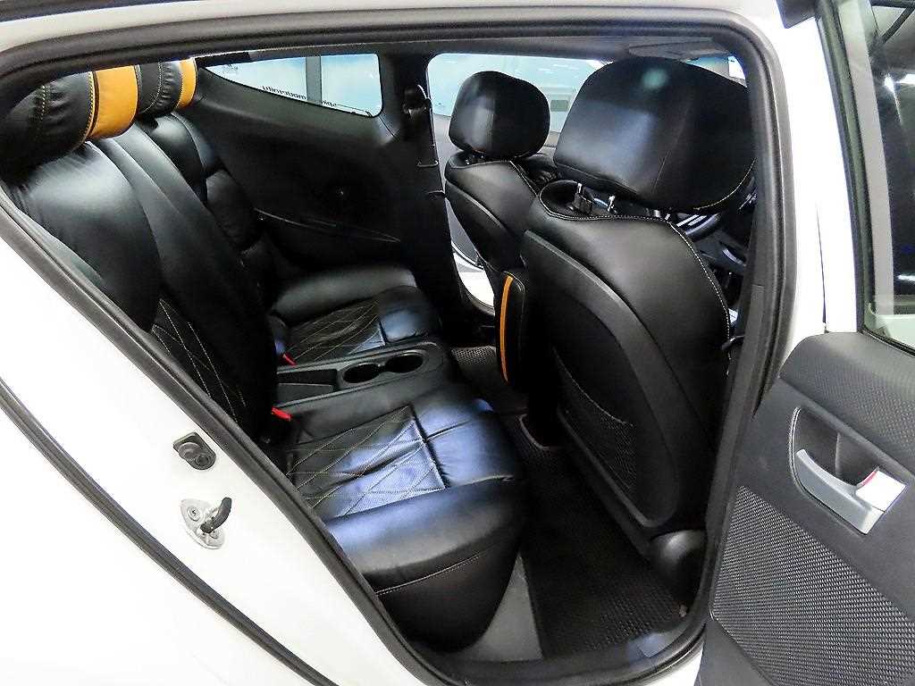 Hyundai Veloster — photo 07