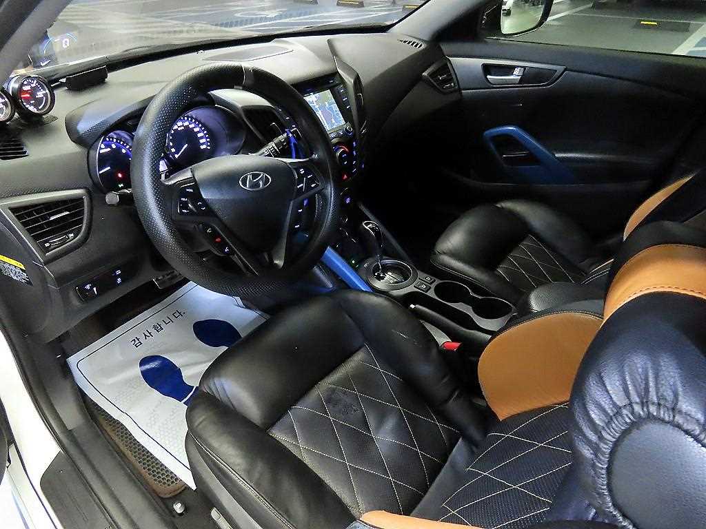 Hyundai Veloster — photo 10