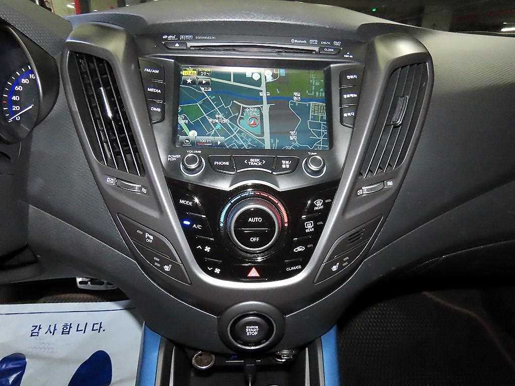 Hyundai Veloster — photo 11