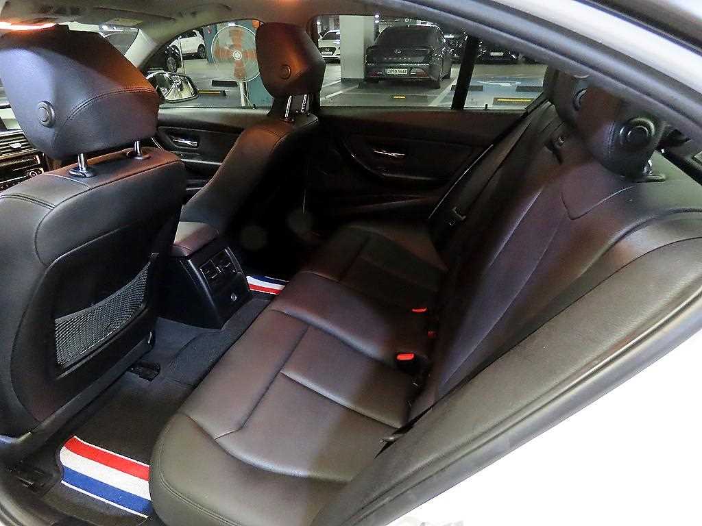 BMW 3-Series — photo 07