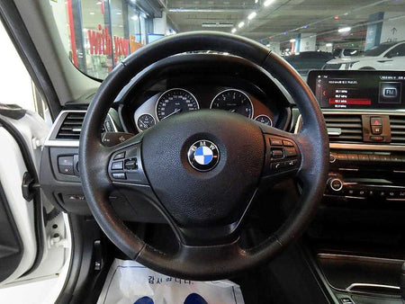 BMW 3-Series — photo 08