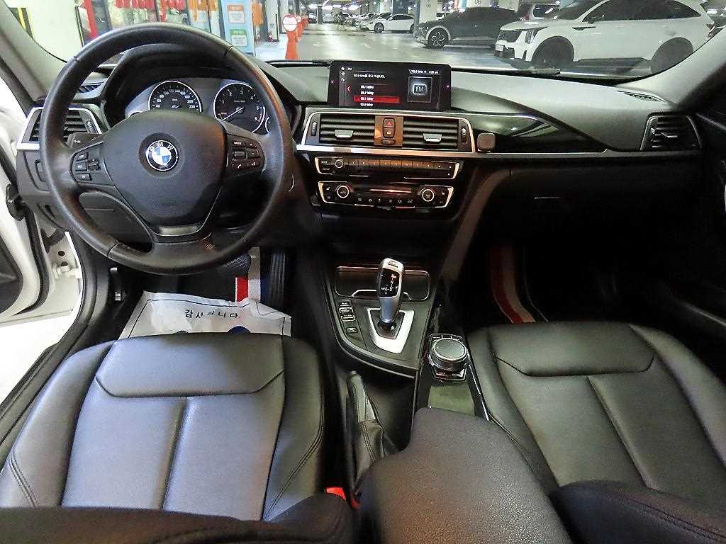 BMW 3-Series — photo 10