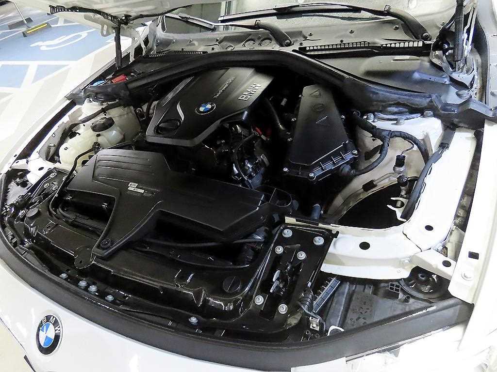 BMW 3-Series — photo 19
