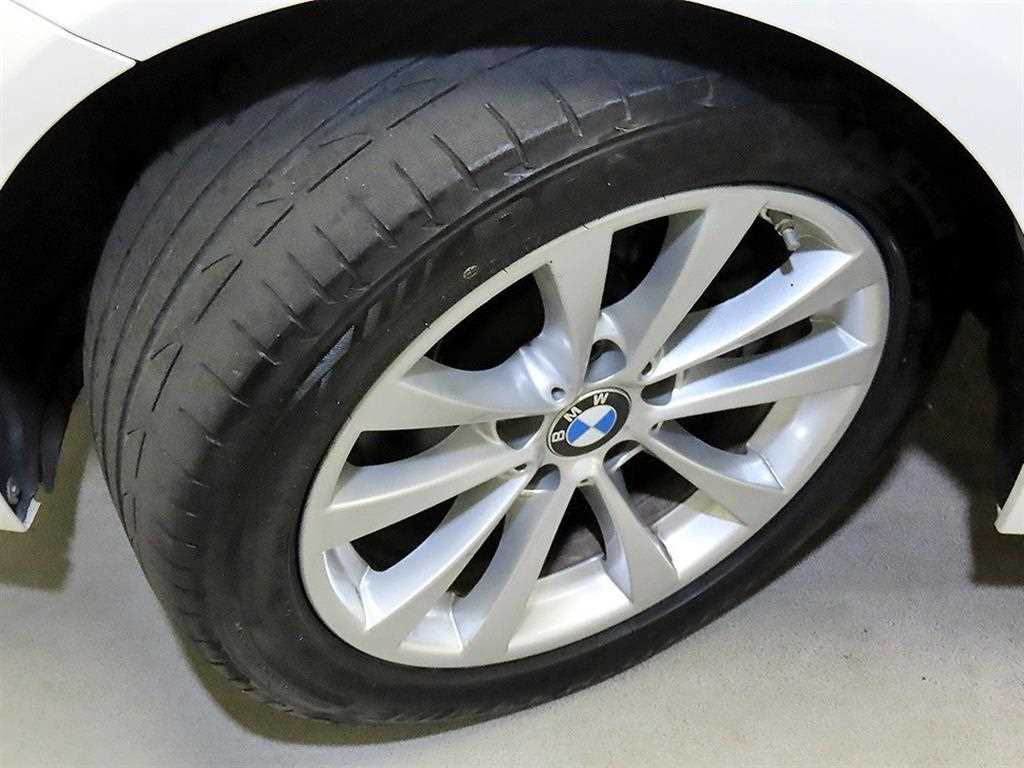 BMW 3-Series — photo 20