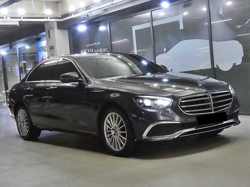 Mercedes-Benz E-Class — photo 02