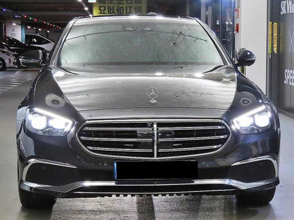 Mercedes-Benz E-Class — photo 03