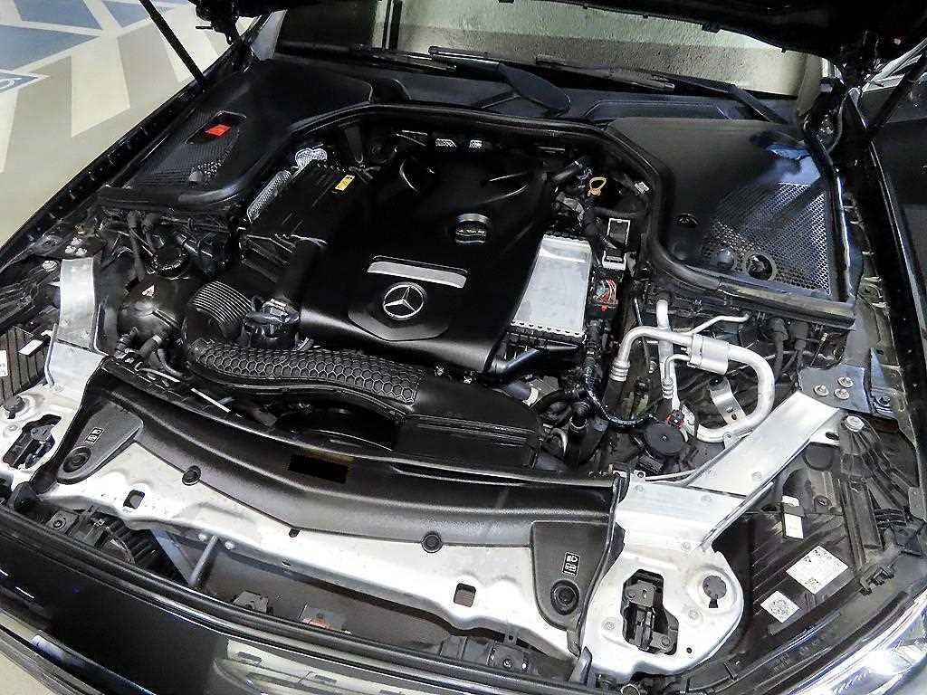 Mercedes-Benz E-Class — photo 19
