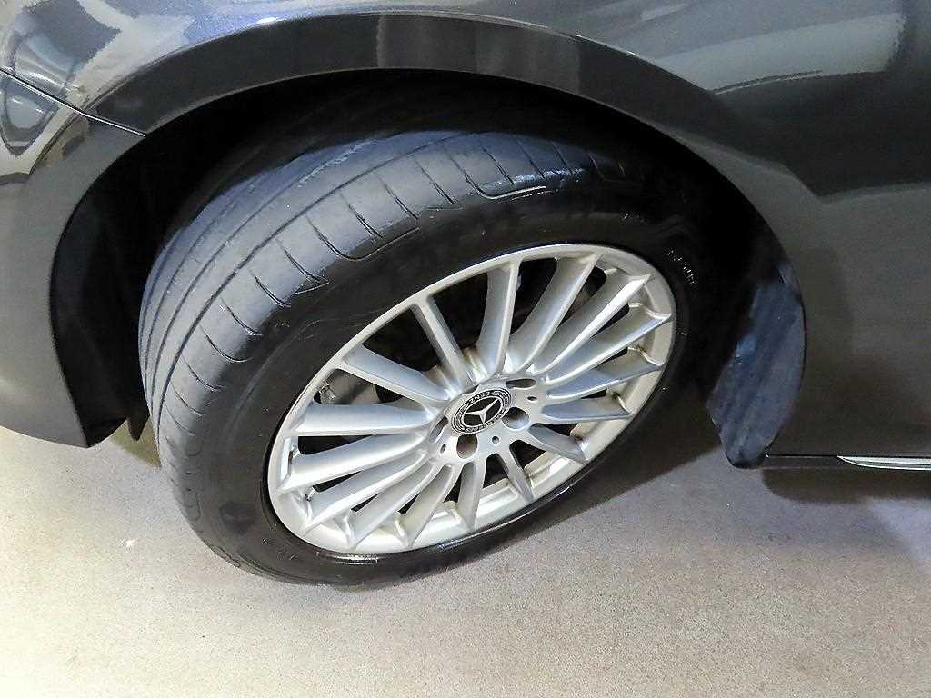 Mercedes-Benz E-Class — photo 20