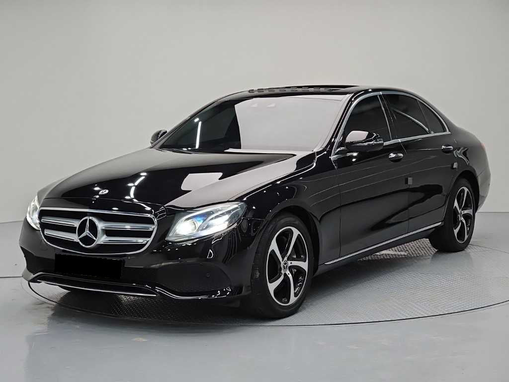 Mercedes-Benz E-Class — photo 01