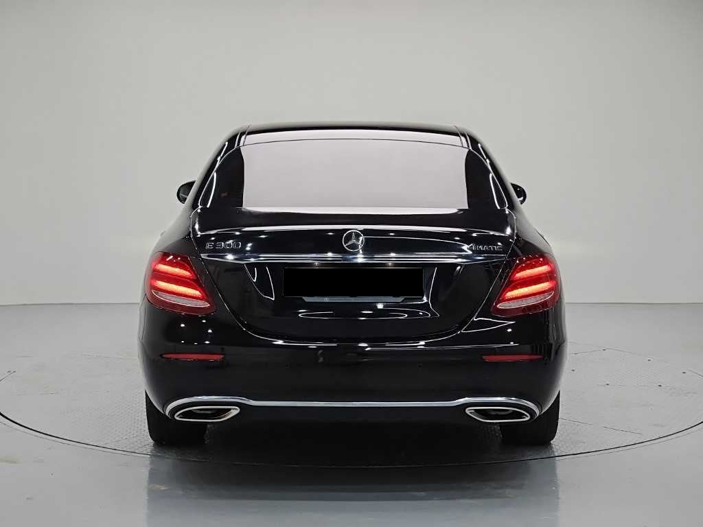 Mercedes-Benz E-Class — photo 03