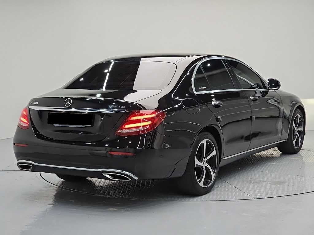 Mercedes-Benz E-Class — photo 04