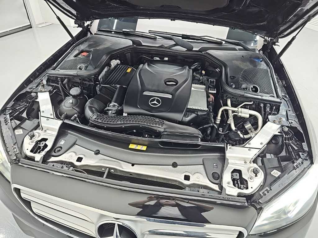 Mercedes-Benz E-Class — photo 05