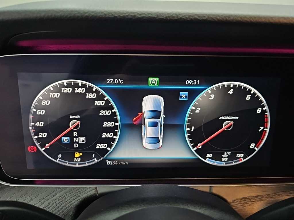 Mercedes-Benz E-Class — photo 06