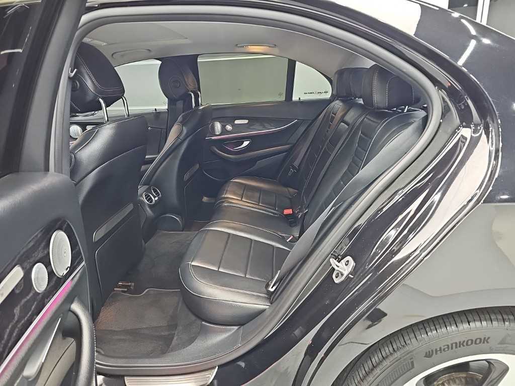 Mercedes-Benz E-Class — photo 12