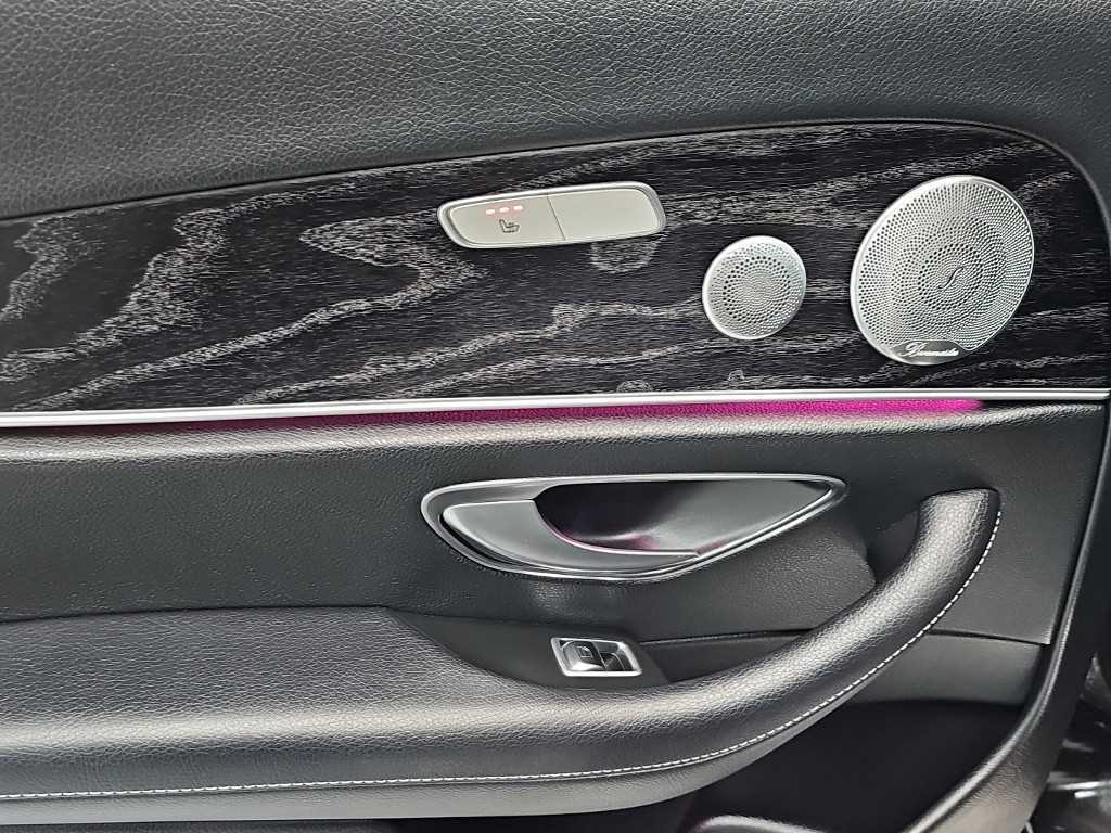 Mercedes-Benz E-Class — photo 13