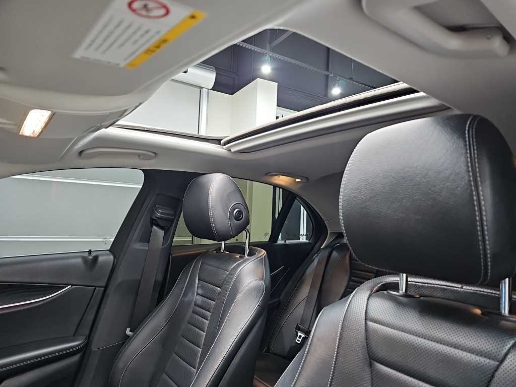 Mercedes-Benz E-Class — photo 14
