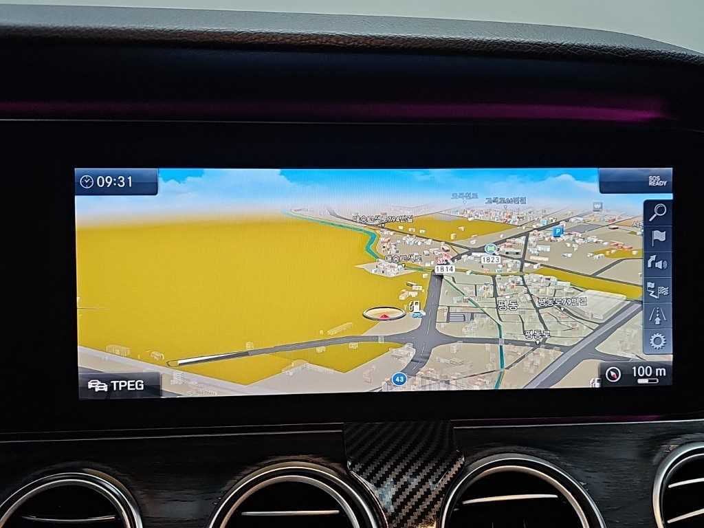 Mercedes-Benz E-Class — photo 15