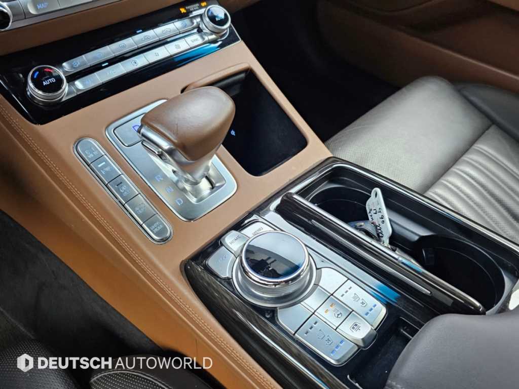 Genesis G90 — photo 09