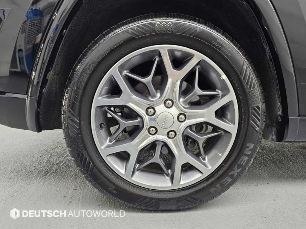 Jeep Cherokee — photo 05